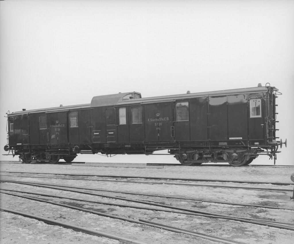 Sächsische Variante mit "spitzen" Kanzelstirnseiten (ehem. Archiv Waggonfabrik Görlitz, Slg. Verkehrsmuseum Dresden gGmbH)