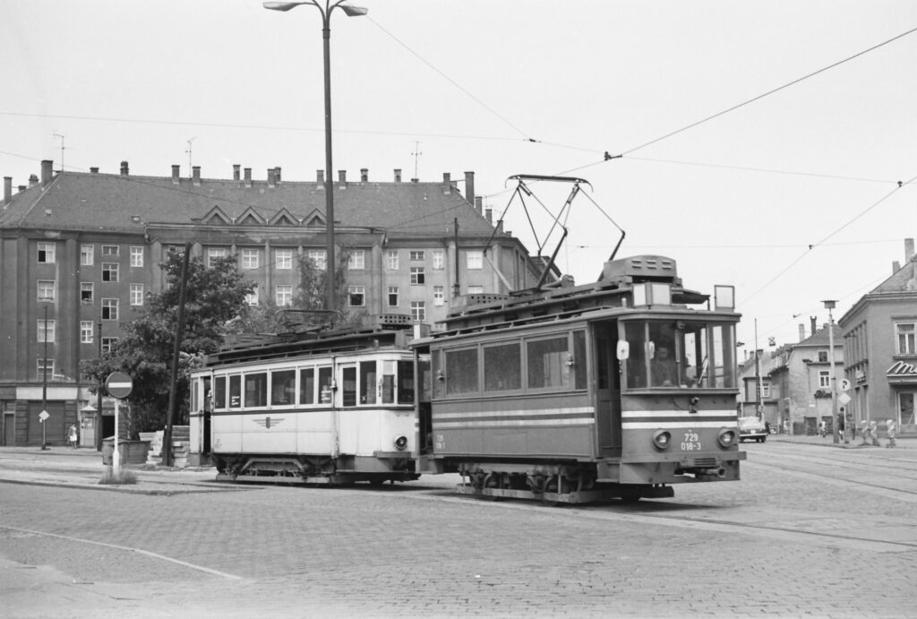 Am 13.07.1974 war TW 818 als 729 018 in Mickten beim Rangieren tätig (Frank Ebermann)