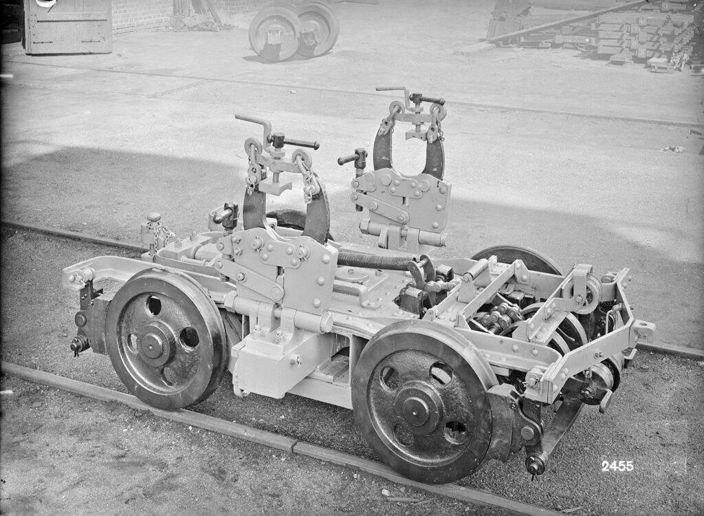 Das Fabrikfoto des Werks Görlitz aus dem Jahr 1925 zeigt einen Rollbock im Auslieferungszustand mit Heberleinbremse (Archiv Verkehrsmuseum Dresden).
