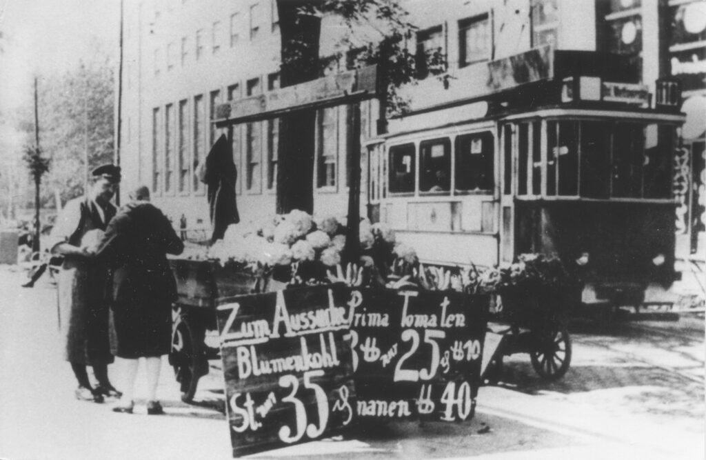 TW 818 zeigt sich um 1931 noch bis auf Ecklaternen und Frontscheinwerfer weitgehend im
Urzustand. (Arldt / Slg. Mario Schatz)