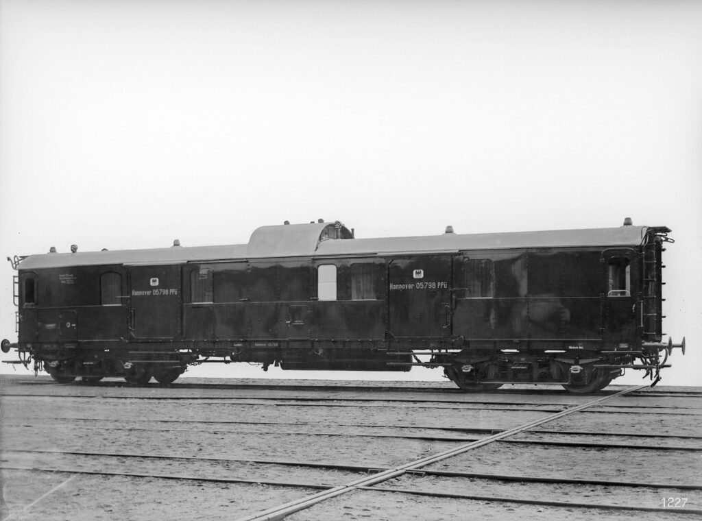Werkaufnahme des Packwagen "Hannover 05789 PPü" 1917 in Görlitz Foto: Archiv Waggonfabrik Görlitz, Slg. Verkehrsmuseum Dresden gGmbH